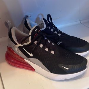 Nike AirMax 270 8.5 / 7Y